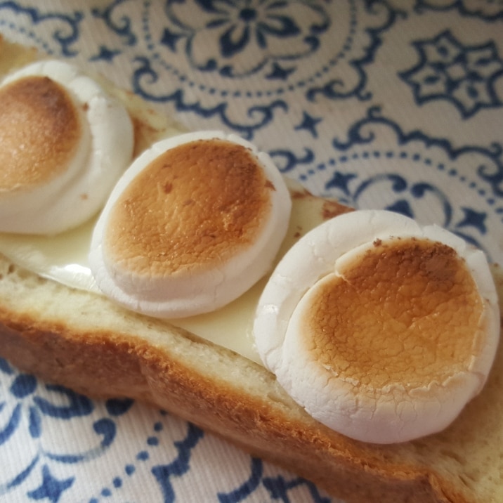 マシュマロとチーズのトースト